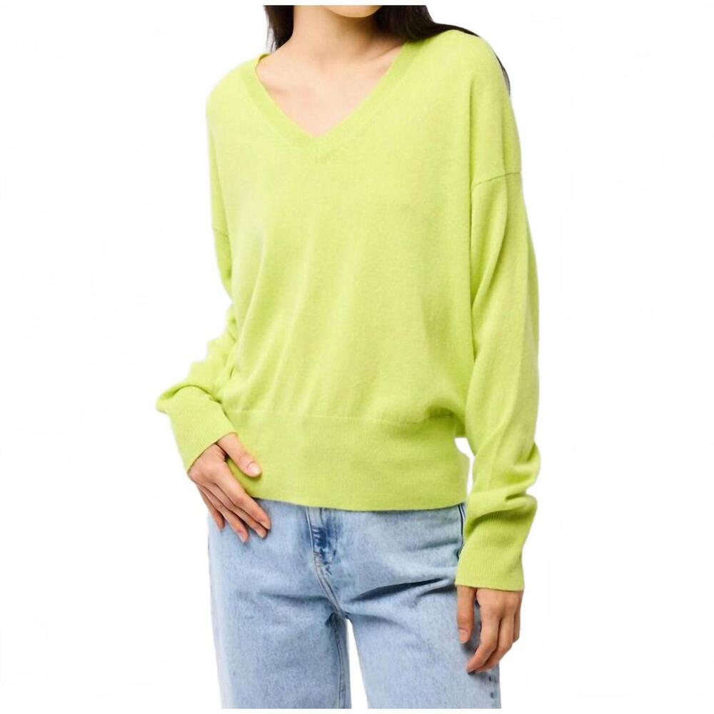 NEW MAJESTIC INTERNATIONAL cashmere long sleeve v-neck sweater in chartreuse